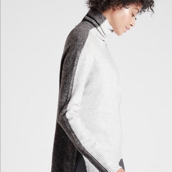 Athleta Sweaters - Athleta Colorblock Transit Tipped Turtleneck XS